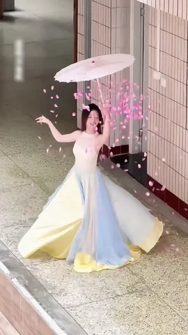 宝宝在把腿敞开点一会儿就不疼了