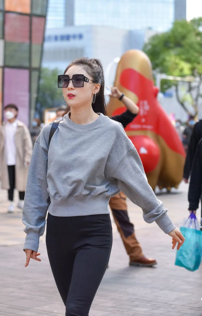 同桌的手探到我的衣服里知乎免费